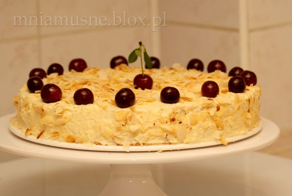 Tort amaretto z wiśniami